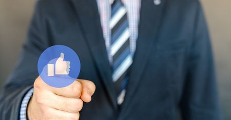 Obserwatorzy z Azji? Media społecznościowe polskich partii zaskakują