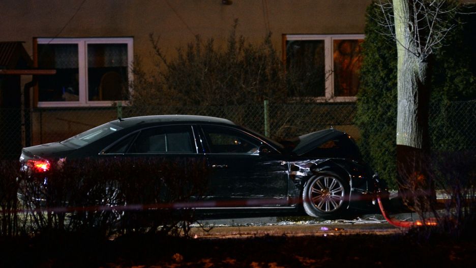 Wypadek samochodowy z udzia?em Premier Beaty Szyd?o w O?wi?cimiuFot. Lukasz Kalinowski / East News Oswiecim 10.02.2017 Kolizja kolumny rzadowej z udzialem Premier Beaty Szydlo    N/z: Miejsce kolizji samochod rzadowyLukasz Kalinowski