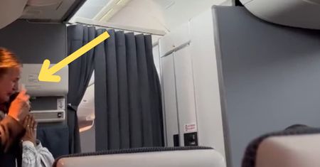 Stewardessa wybuchła płaczem. Za chwilę pilot przekazał smutne wieści