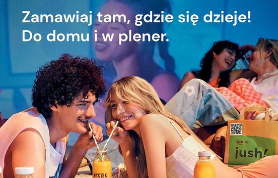 Żabka Jush wprowadza dowozy w plener, promuje to w kampanii