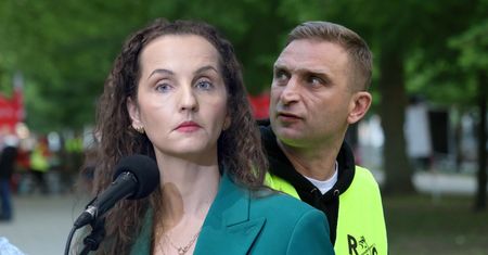Bąkiewicz atakuje ws. migrantów. Rzeczniczka MSWiA ostro reaguje
