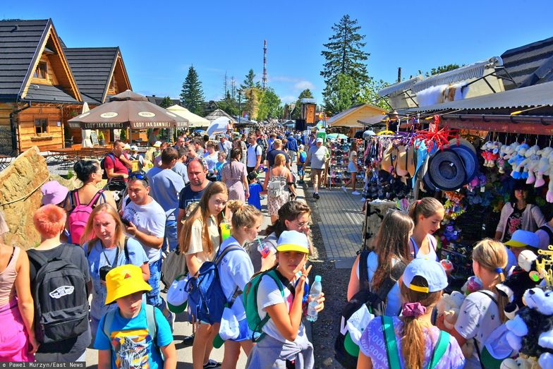 Guba?�wka w Zakopanem zat?oczona
Fot. Pawel Murzyn/East News, Zakopane 09.08.2021. W Zakopanem piekna pogoda, tlumy we wszystkich mozliwych miejscach, Gubalowka jednak przebija wszystko.
Pawel Murzyn