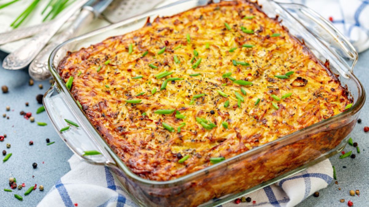 Kugel to potrawa, która zbyt rzadko gości na polskich stołach. Powód? Jest prosta w wykonaniu, a smakuje doskonale 