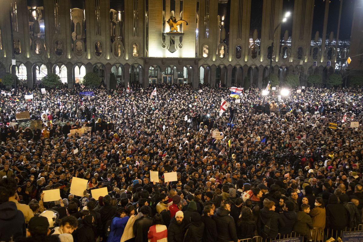 В Тбілісі люди організували масовий протест (Photo by Daro Sulakauri/Getty Images)