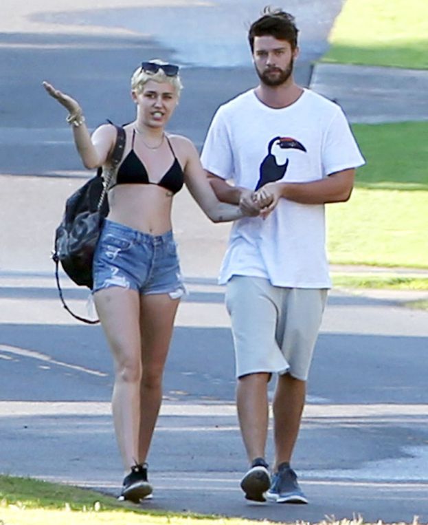 Miley zabroniła młodemu Schwarzeggenerowi nosić bieliznę!