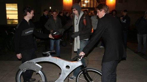 Studenci skonstruowali pierwszy działający rower niepotrzebujący tylnego widelca 1