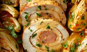 Schab faszerowany w teście smaku przed Wielkanocą. O jednej przyprawie nie zapomnij