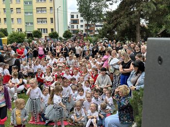 Całe rodziny bawiły się na festynie w przedszkolu w Lesznie