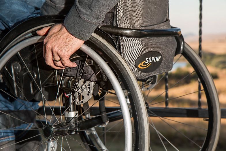 Opieka nad osobą niepełnosprawną – na jakie ulgi i świadczenia możemy liczyć?