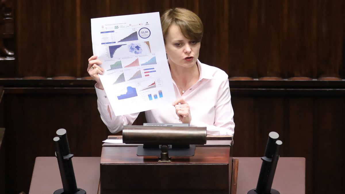 Jadwiga Emilewicz broni rozwiązań z tarczy 4.0. 