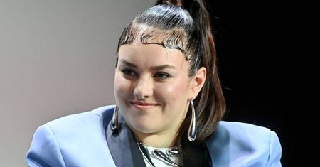 Wskoczyła w skórzane body. Ekstrawagancja to mało powiedziane