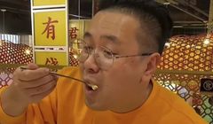 Internetowi celebryci przepraszają za promowanie kultu pieniądza