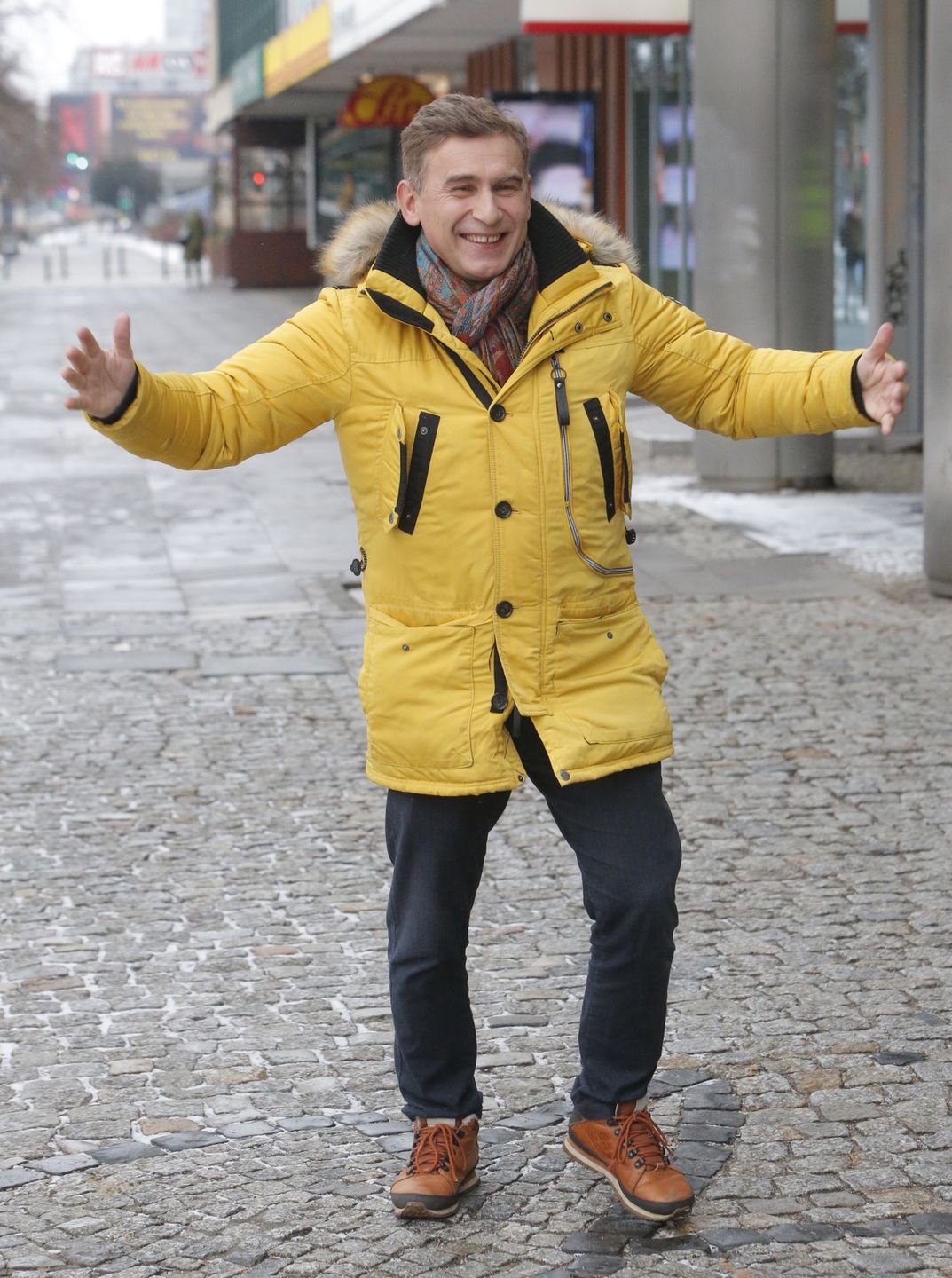 Gwiazdy pozują pod studiem "DDTVN"