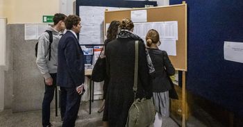Znamy najbardziej oblegane licea i klasy w rekrutacji 2025. Oto szkoły marzeń w Krakowie