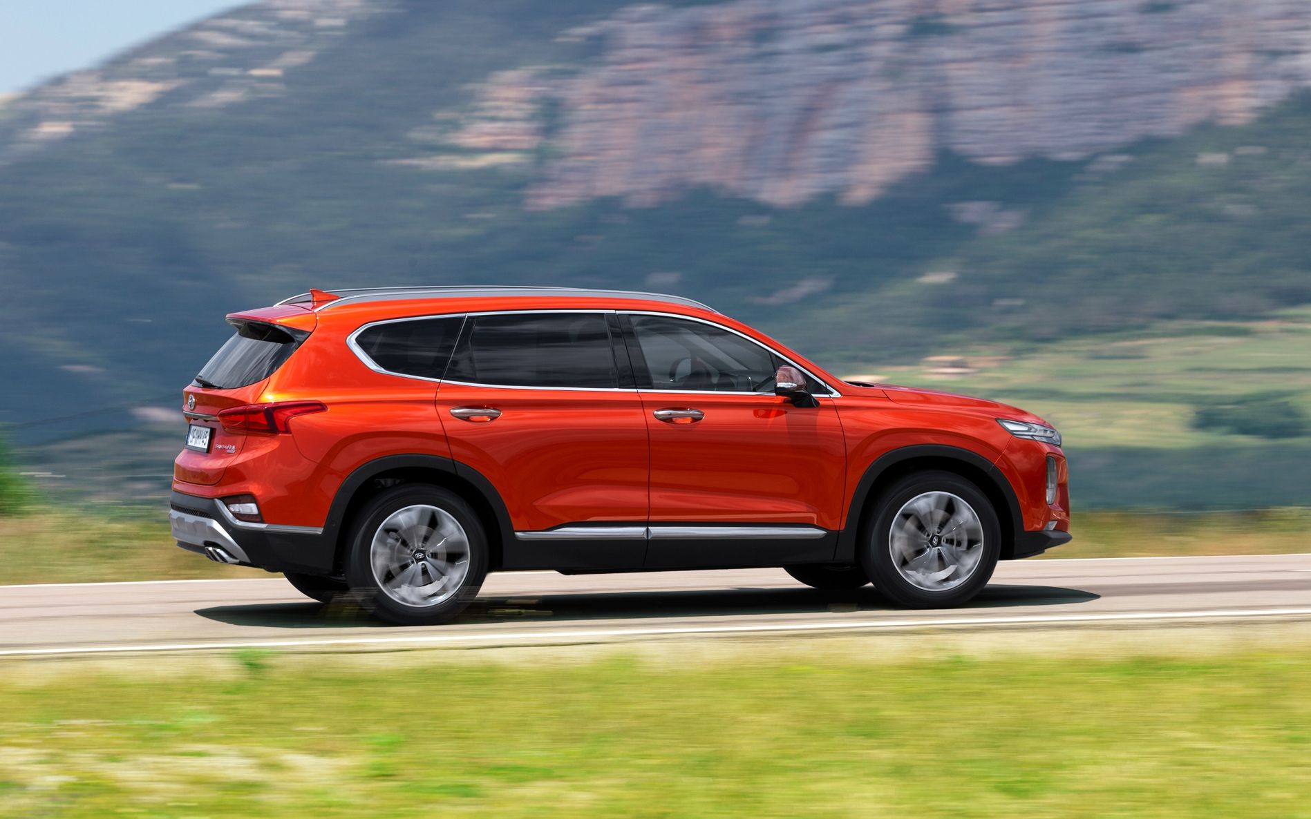 Każdy kto neguje sens SUV-ów, powinien pojeździć Hyundaiem Santa Fe.