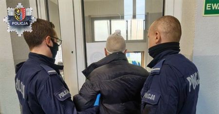 Polkowice. Wielokilometrowy pościg za kierowcą. Policjant potrzebował pomocy medycznej