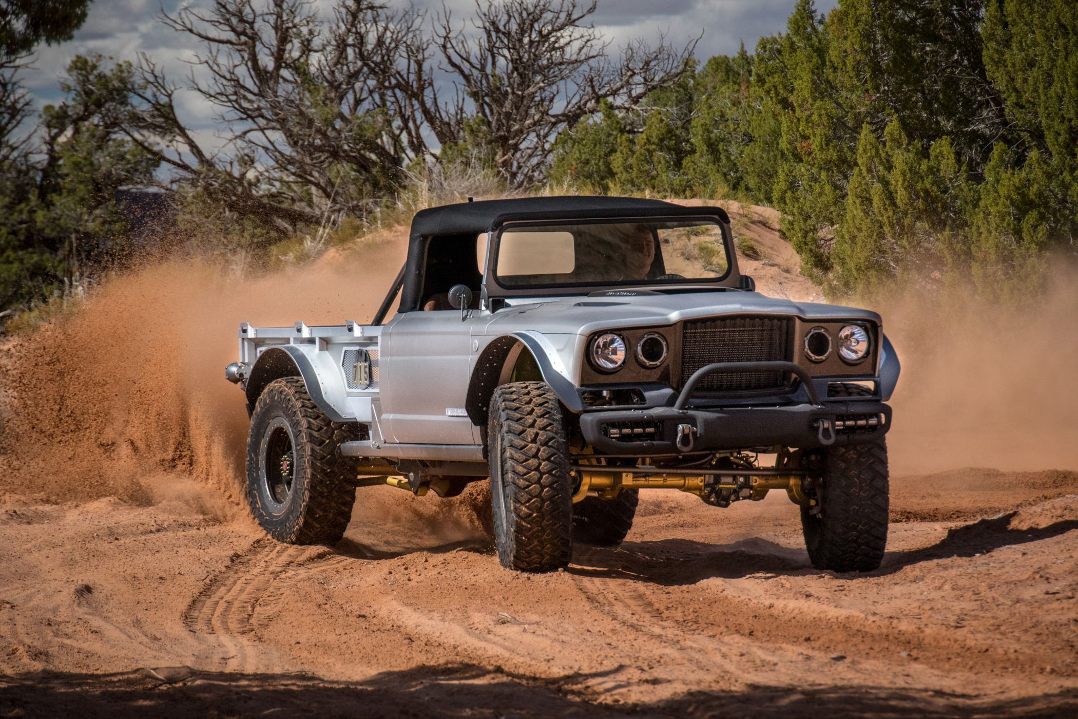 Jeep M-715 Five-Quarter - tak wyobrażam sobie współczesnego Gladiatora. Szkoda, że to tylko koncept bazujący na modelu JT.