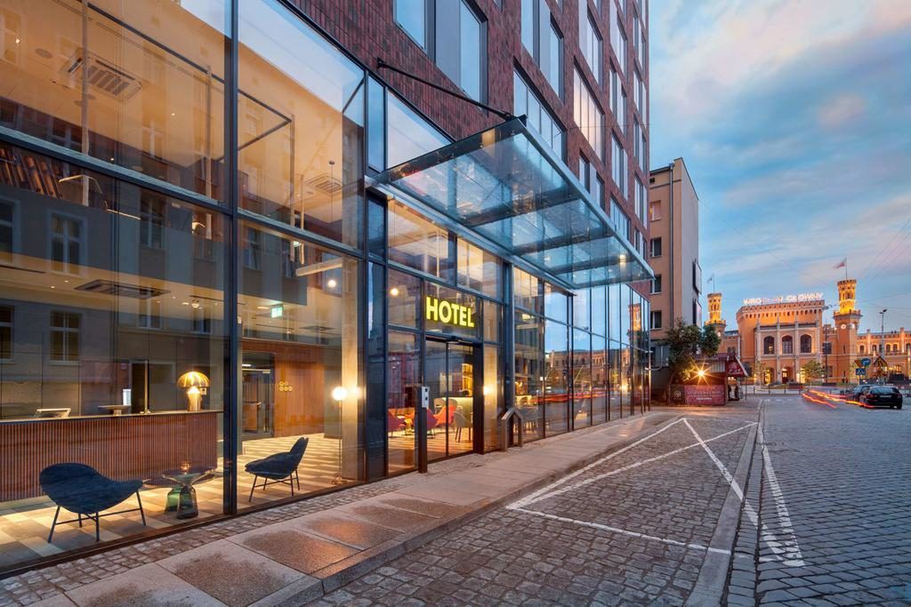 Spór o wrocławski hotel. Właściciele pokoi walczą z dzierżawcą obiektu, który chce sprzedać parter na poczet długów