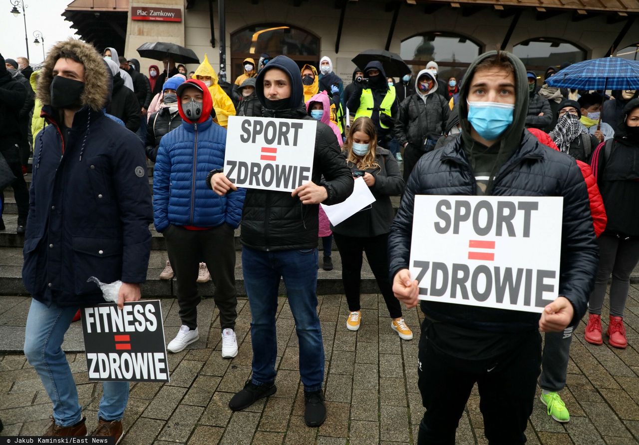 Koronawirus w Polsce. Siłownie bardziej bezpieczne niż galerie? Najnowszy sondaż