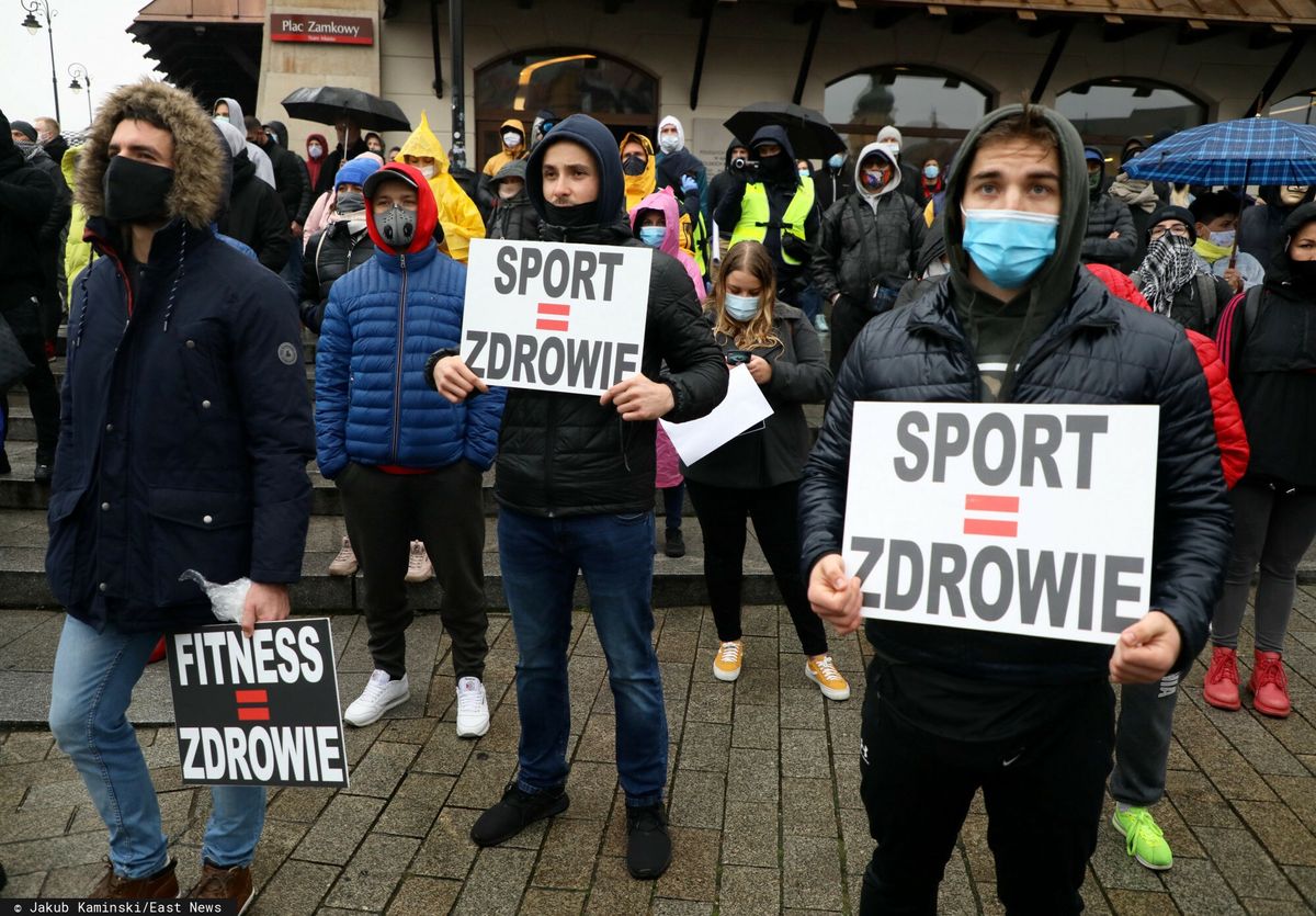 Koronawirus w Polsce. Siłownie bardziej bezpieczne niż galerie? Najnowszy sondaż