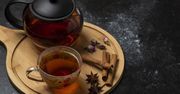 Pięć aromatycznych przepisów na czarną herbatę. Rozgrzewające kompozycje na zimę