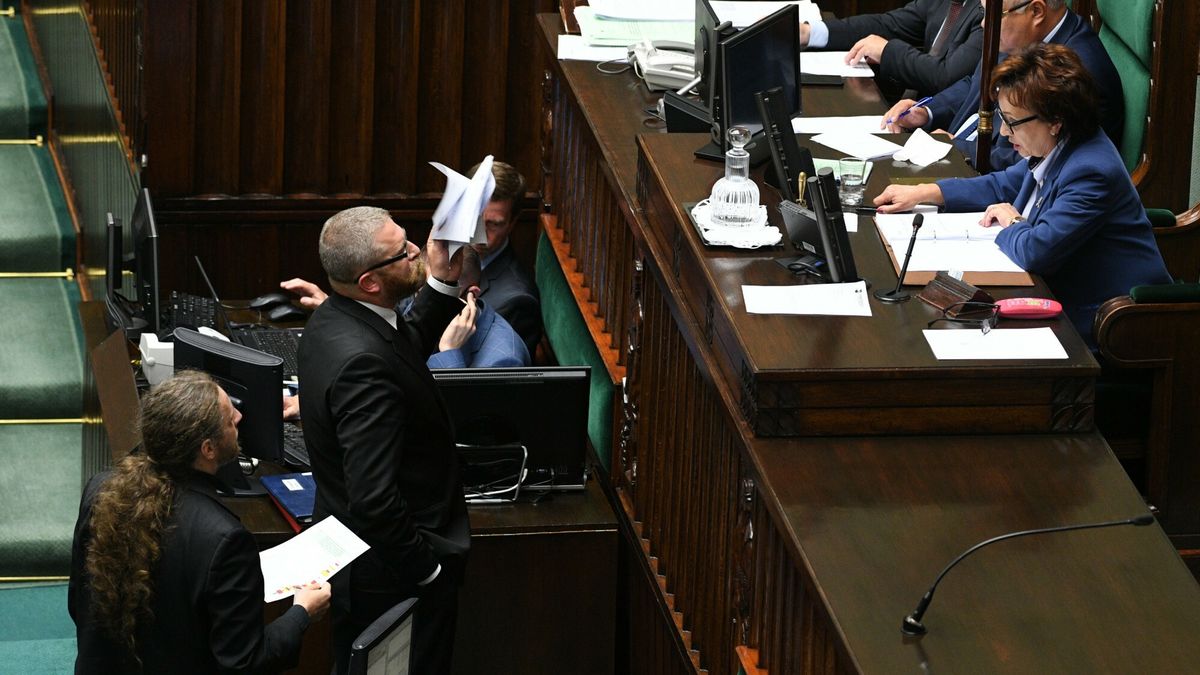 17. posiedzenie Sejmu IX kadencji17.09.2020 Warszawa Sejm 16. posiedzenie Sejmu IX kadencji  fot. Jacek Dominski/REPORTERN/z: Grzegorz Braun, El?bieta WitekJacek Dominski/REPORTER