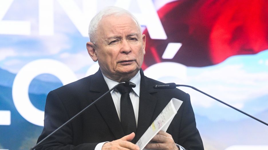 Warszawa, 11.09.2023. Kampania wyborcza do parlamentu 2023. Wicepremier, prezes PiS Jarosław Kaczyński podczas oświadczenia dla mediów w siedzibie Prawa i Sprawiedliwości przy ul. Nowogrodzkiej w Warszawie, 11 bm. (aldg) PAP/Radek Pietruszka