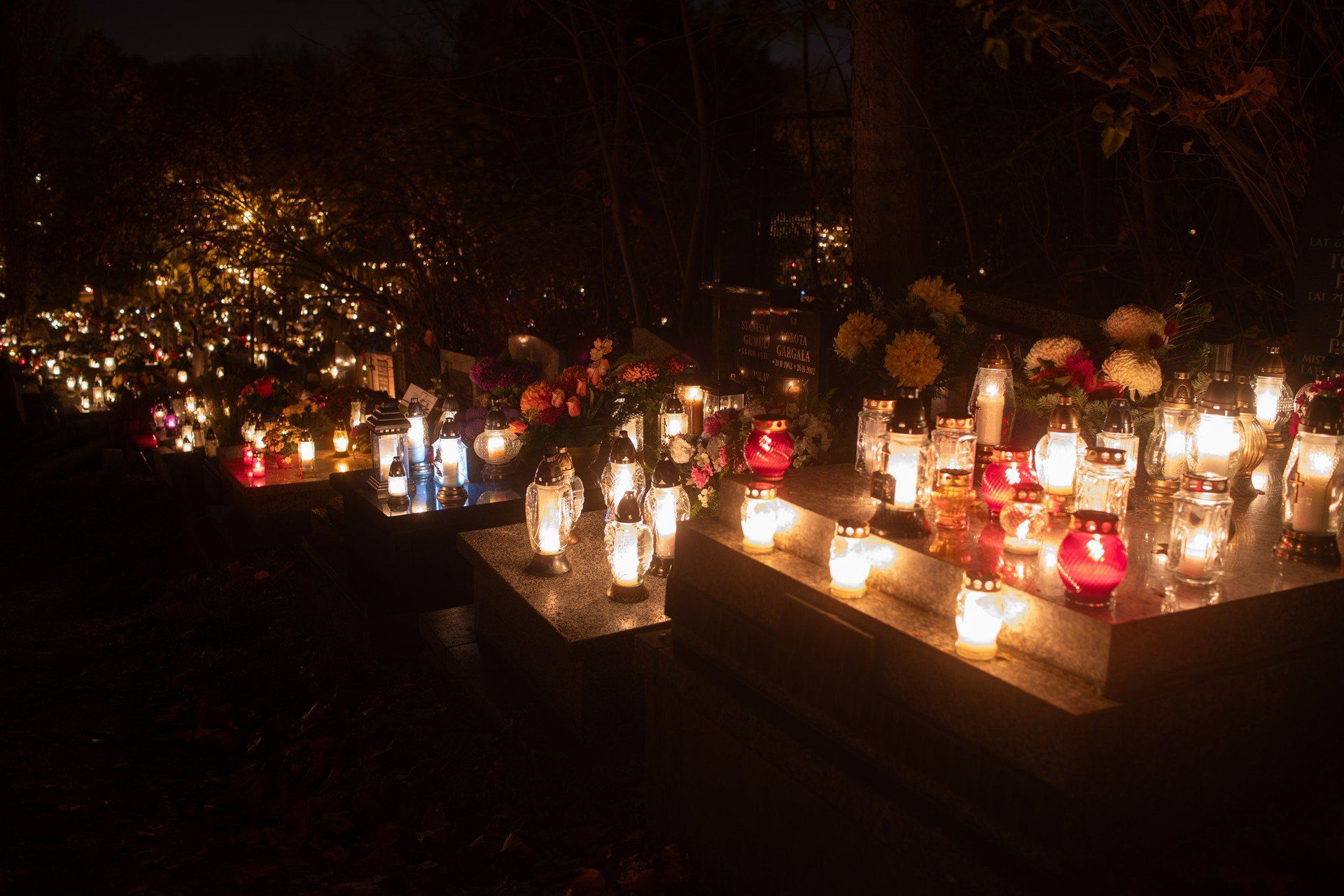 Triki na dłuższe palenie się zniczy