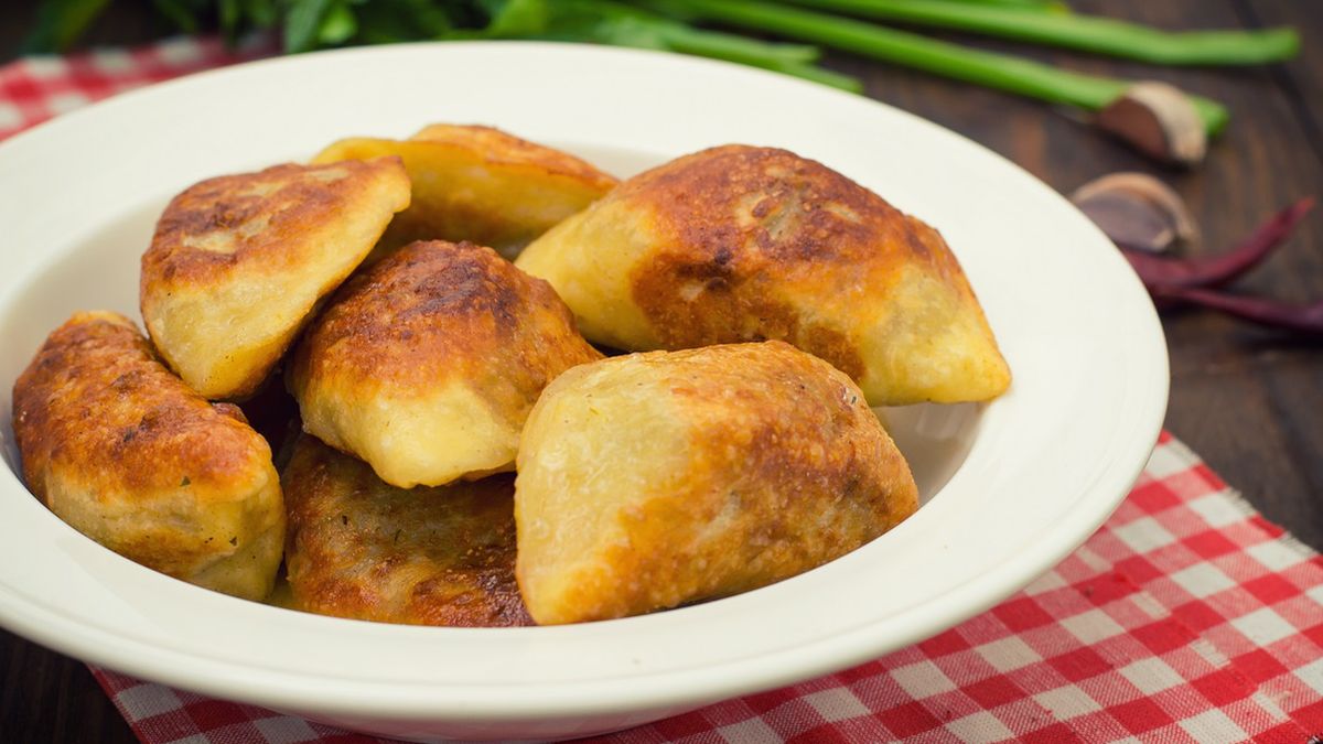 Zrób pyszne pierożki gyros na imprezę. Goście oszaleją z radości