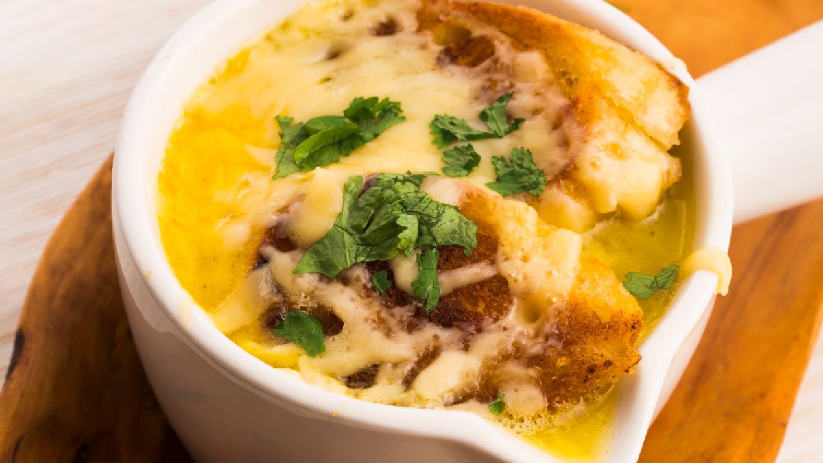 Zupa cebulowa zupełnie jak we francuskich restauracjach