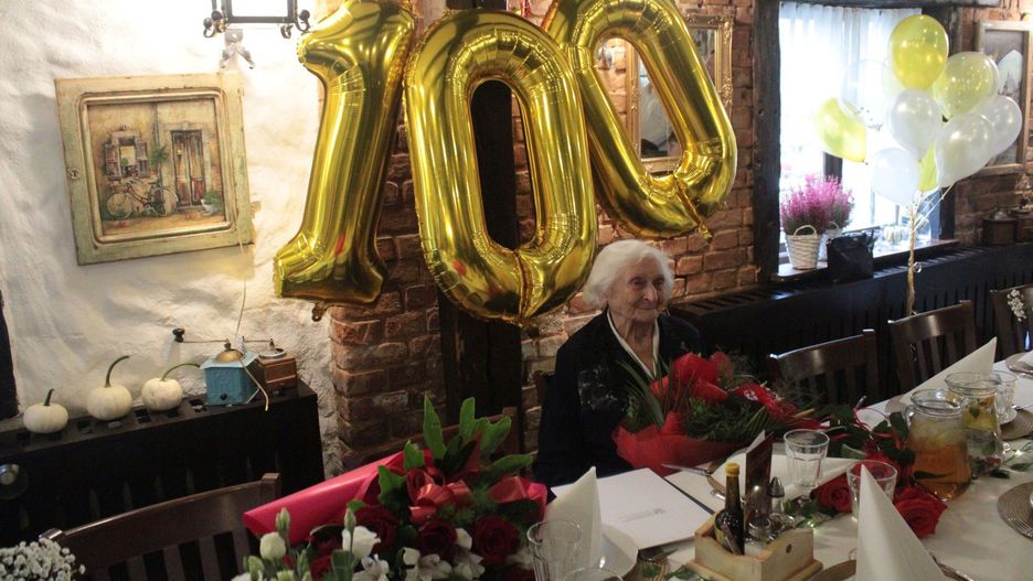 100 LAT PANI WALERII