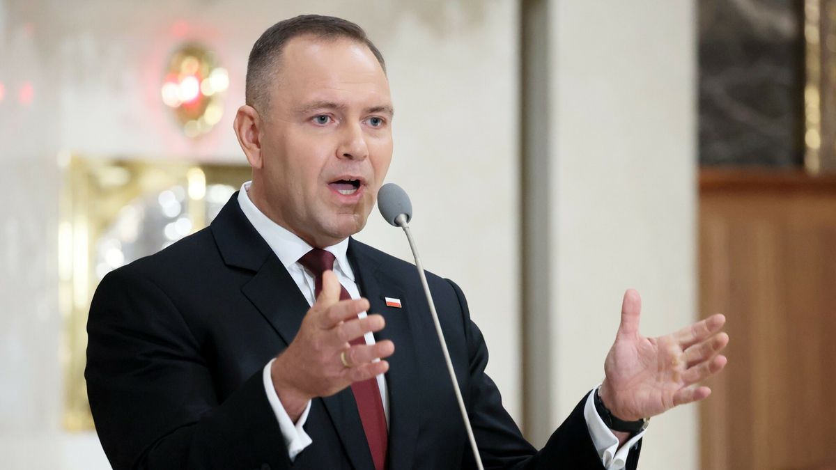 Obchody rocznic Zbrodni Katy?skiej i sowieckiej agresji na Polsk?
Fot. Wojciech Olkusnik/East News, 17.09.2025. Warszawa. Uroczystosci z udzialem prezydenta Karola Nawrockiego w w 86. rocznice napasci Zwiazku Sowieckiego na Polske oraz w roku obchodow 85. rocznicy Zbrodni Katynskiej. Msza sw. w intencji Ofiar Zbrodni Katynskiej i ceremonia pogrzebowa szczatkow ofiar.
N/z: prezydent Karol Nawrocki
Wojciech Olkusnik