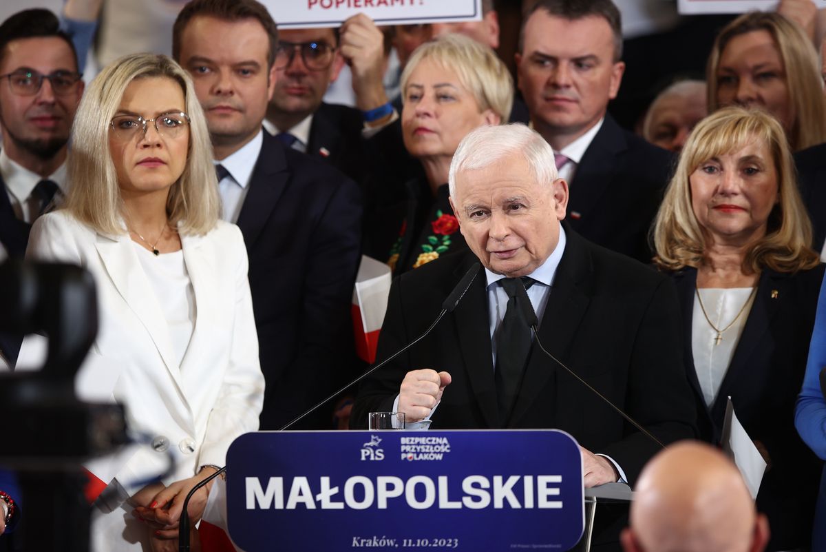 Małgorzata Wassermann przed drugą turą wyborów samorządowych w Krakowie odradziła głosowanie na Łukasza Gibałę, dlatego część PiS zarzuca jej wsparcie kandydata KO Aleksandra Miszalskiego, który zwyciężył