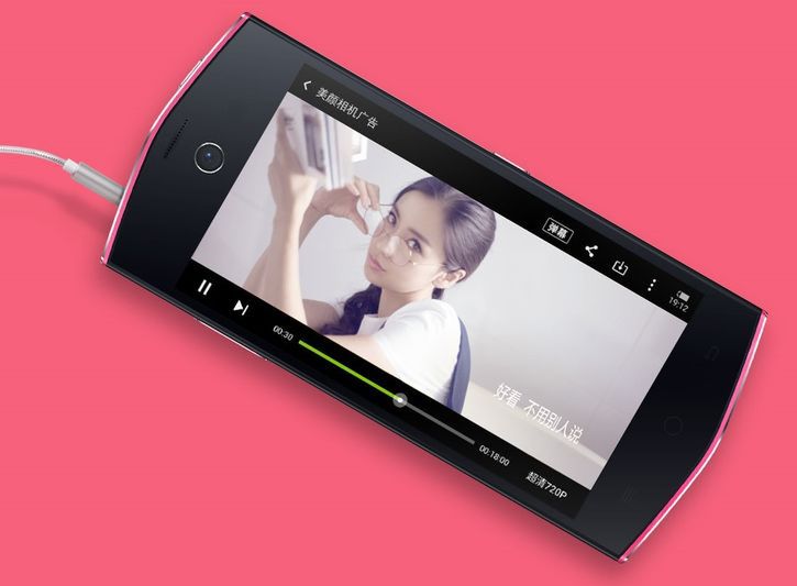 Meitu V4 to smartfon idealny dla maniaków selfie. Został wyposażony w 21 Mpix aparat na przednim panelu 6