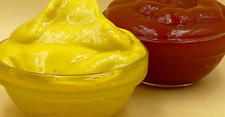 Czym się różni ketchup od musztardy pod względem zdrowotnym? Mało znane fakty