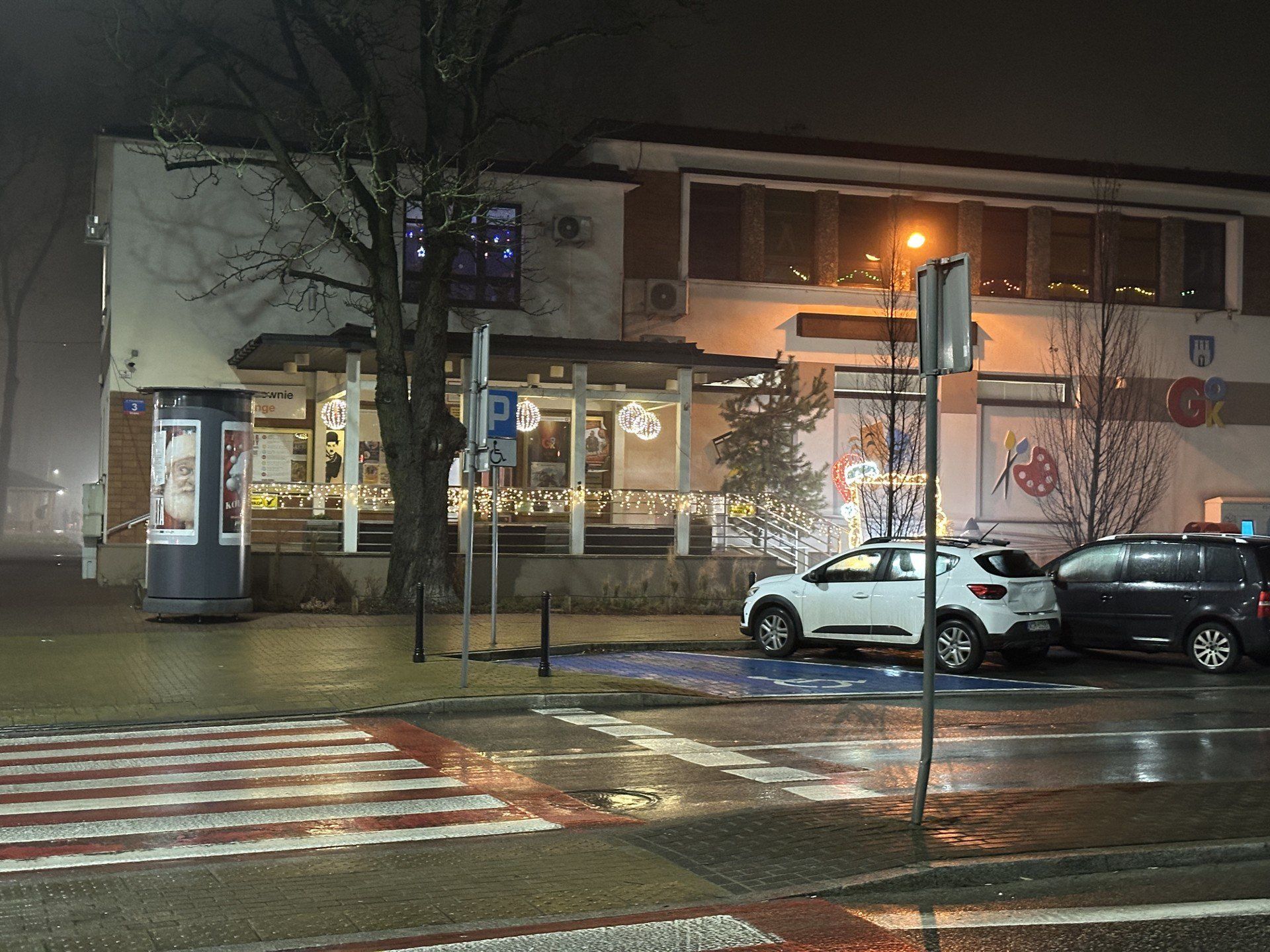 Dekoracje na Grójeckim Ośrodku Kultury.