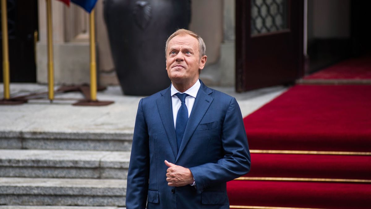WARSAW, POLAND - 2024/07/02: Prime Minister Donald Tusk waits for the German Chancellor Olaf Scholz to arrive in the PM's Chancellery on Ujazdowskie avenue in Warsaw. Polish-German intergovernmental consultations were held at the Chancellery of the Prime Minister in Warsaw under the chairmanship of Prime Minister Donald Tusk and Chancellor of the Federal Republic of Germany Olaf Scholz. Prime Minister Tusk and Chancellor Scholz, together with their ministers, talked about the security of NATO's eastern flank in the context of the war in Ukraine, the threats related to illegal migration, as well as economic cooperation between the two countries. (Photo by Attila Husejnow/SOPA Images/LightRocket via Getty Images)