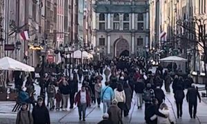 Zaczęło się w polskim mieście. Na ulicach czarno