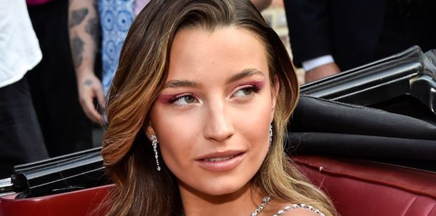 Julia Wieniawa prezentuje KRZYKLIWĄ stylizację do "Mam Talent!". Fani doceniają jej starania: "Wyglądasz NIETUZINKOWO" (FOTO)