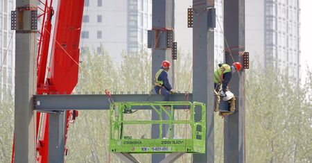 Deweloperzy liczą na spadek stóp procentowych. "Niewielkie obniżki nie zmienią sytuacji"