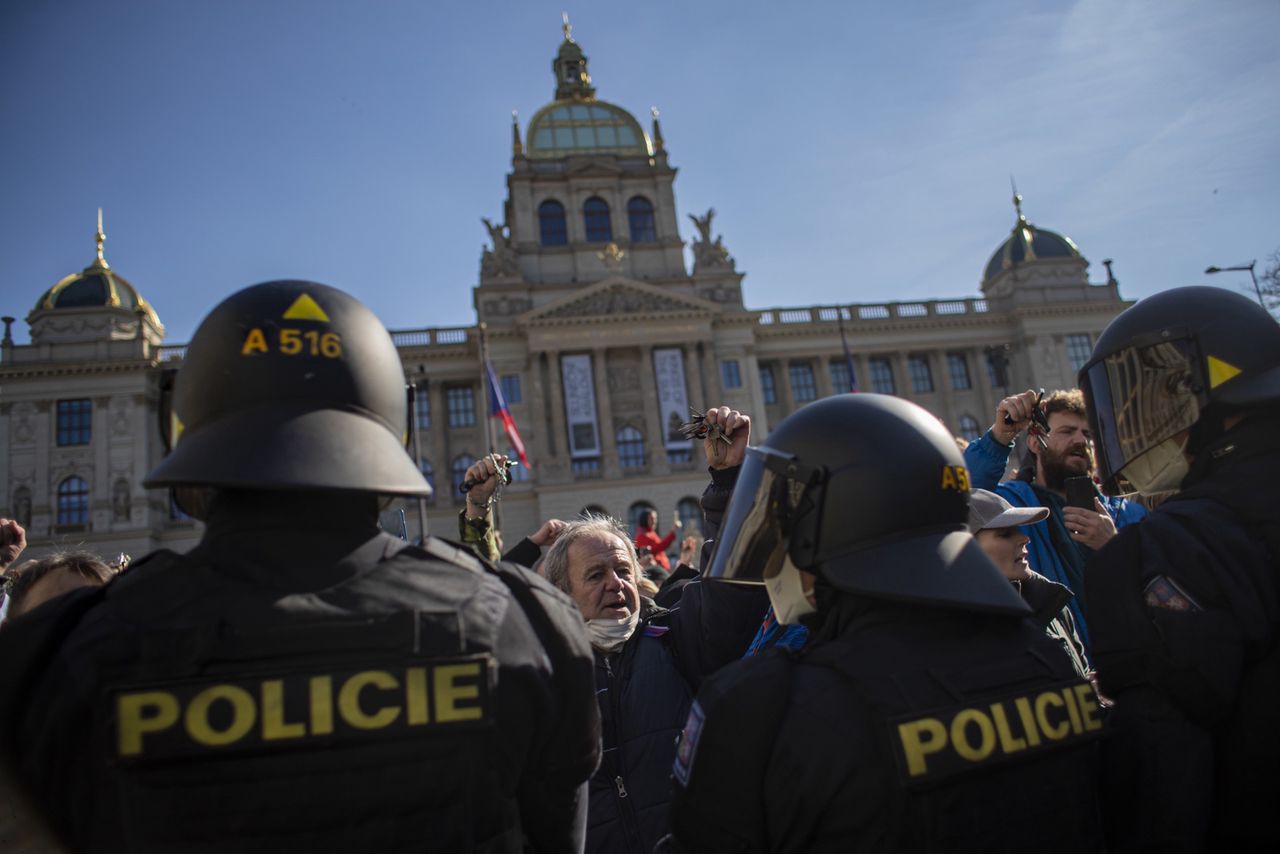 Koronawirus w Czechach. Protesty przeciwko obostrzeniom. Zatrzymano posła