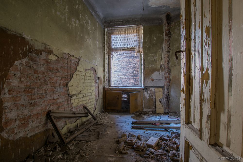 Warszawski urbex: Co znajduje się wewnątrz kamienicy przy Żelaznej 43? 32
