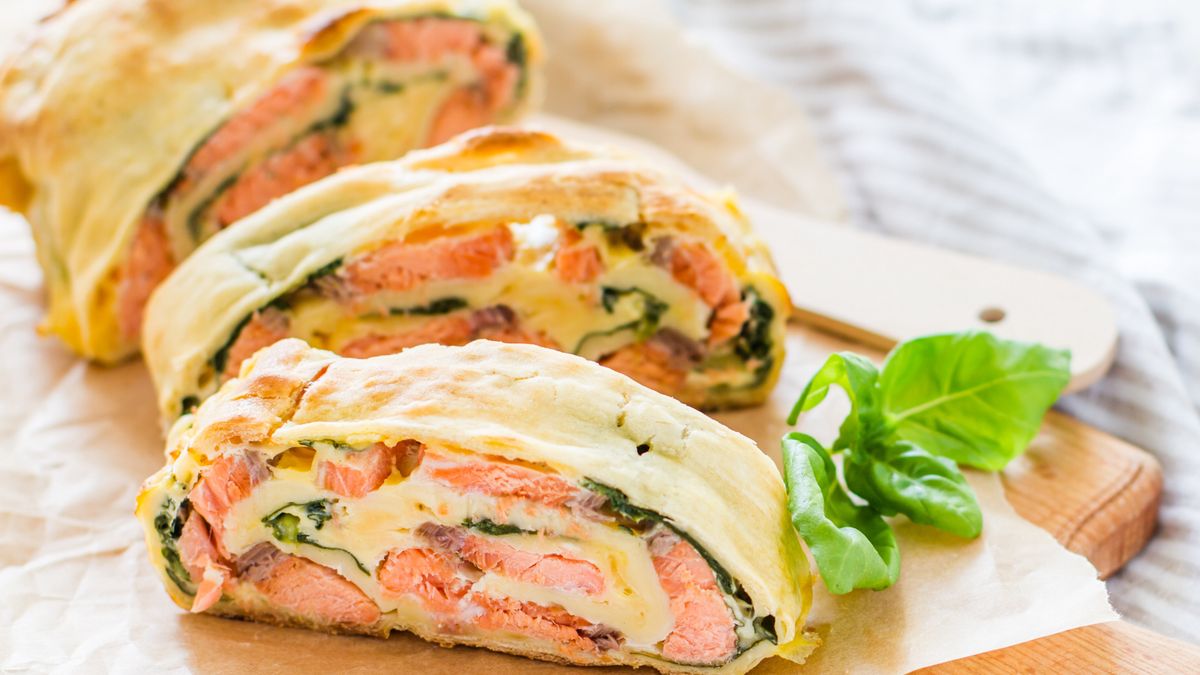 Strudel z łososiem i szpinakiem