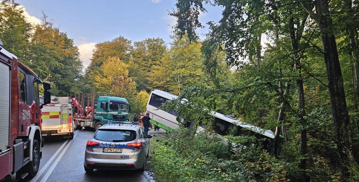 Zderzenie autobusu z ciężarówką