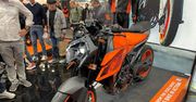 KTM 990 Duke wypełnia kolejną niszę i przykuwa wzrok wyjątkowym reflektorem