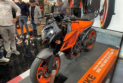 KTM 990 Duke wypełnia kolejną niszę i przykuwa wzrok wyjątkowym reflektorem