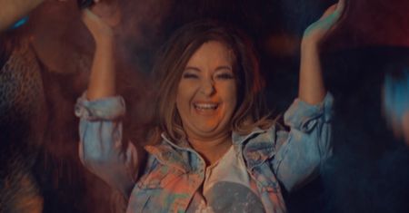 Teledysk do nowej piosenki ostrowieckiego zespołu Champion w jakości 4K. „Stop” to propozycja zespołu Champion na jesień 2017.