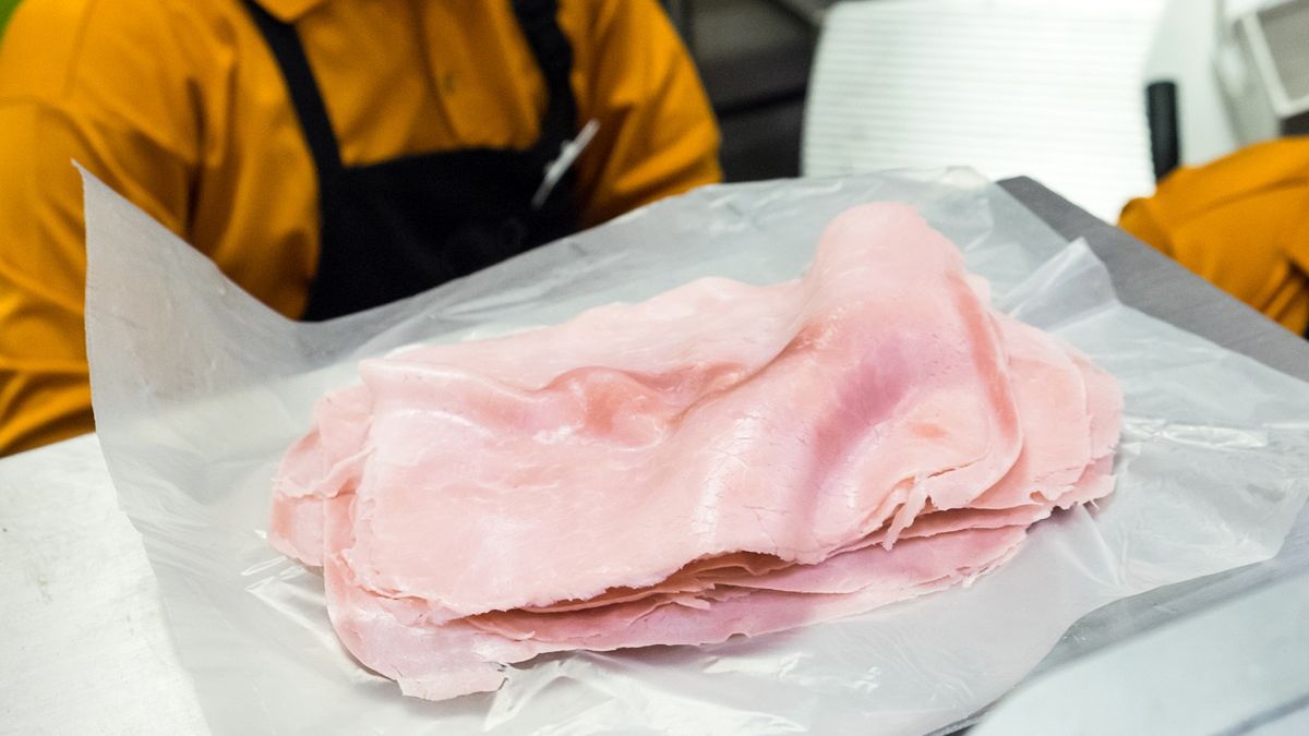 Jak prawidłowo przechowywać wędlinę?