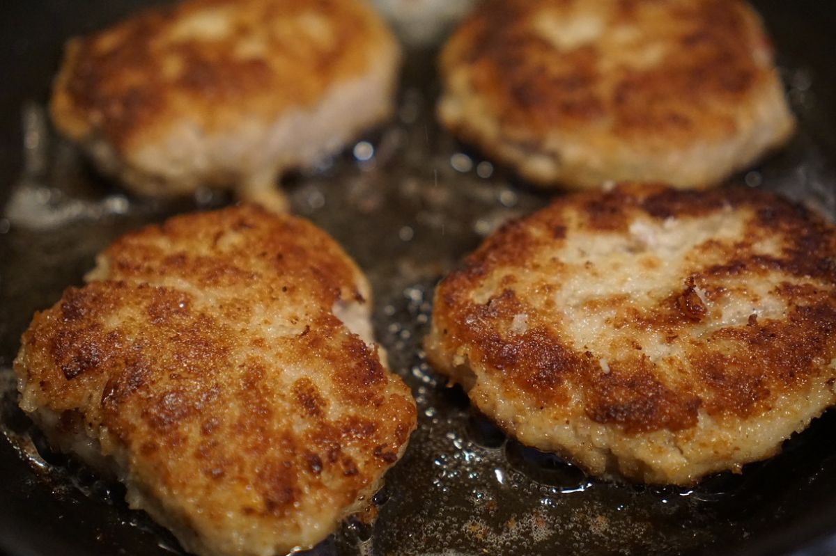 Crunchy and juicy minced cutlets