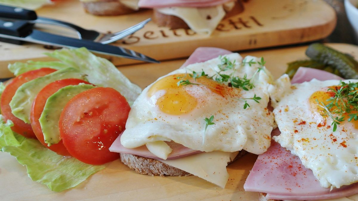 Śniadanie wpływ na atrakcyjność.